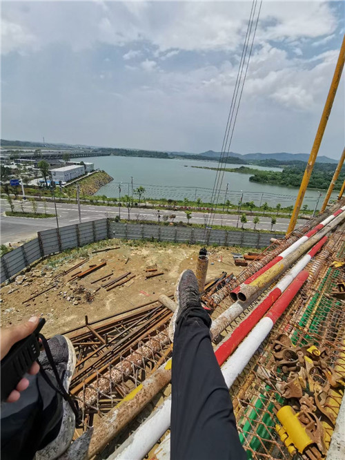 老城区作业中发生设备损坏或人员意外，责任怎么划分？